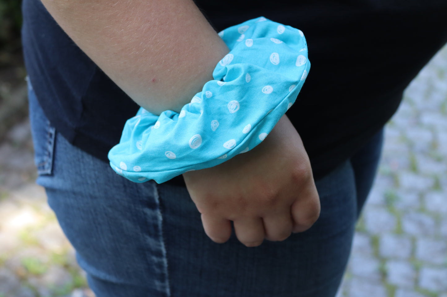 Scrunchie Punkte auf Türkis