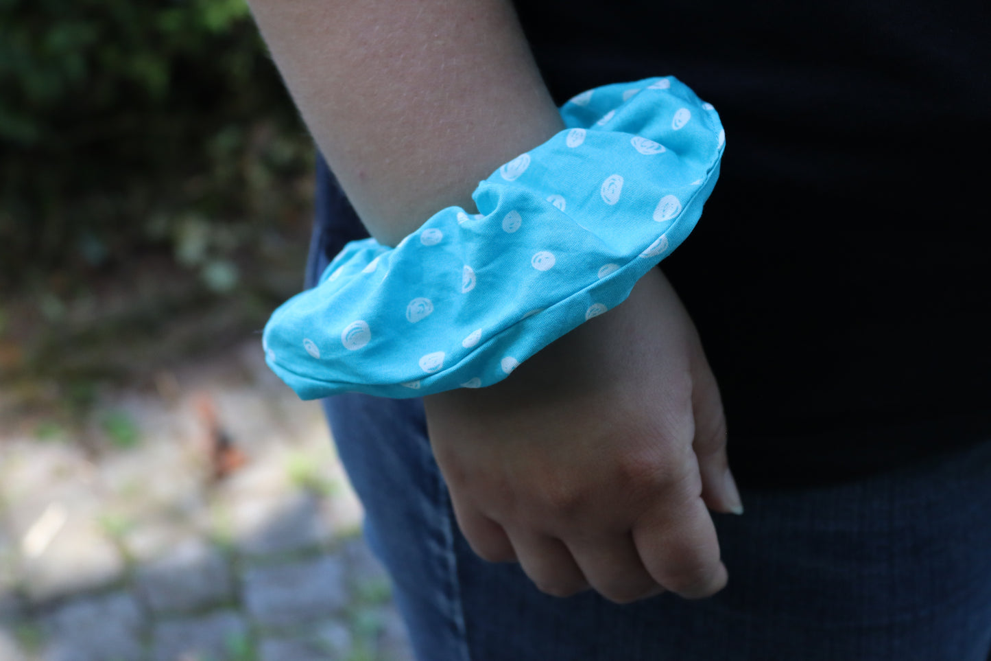 Scrunchie Punkte auf Türkis
