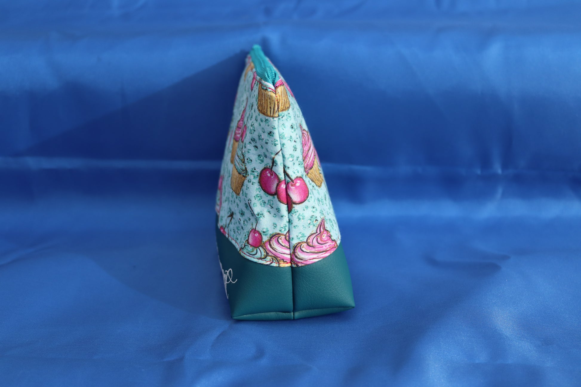 Seitenansicht Kosmetiktasche Cupcake