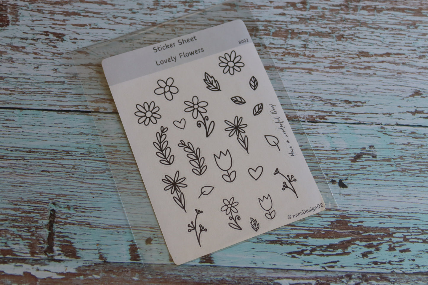 Stickerbogen mit handgezeichneten floralen Motiven – Blumen, Zweige, Tulpen und kleine Herzen in Schwarz-Weiß zum Selbstgestalten und Ausmalen