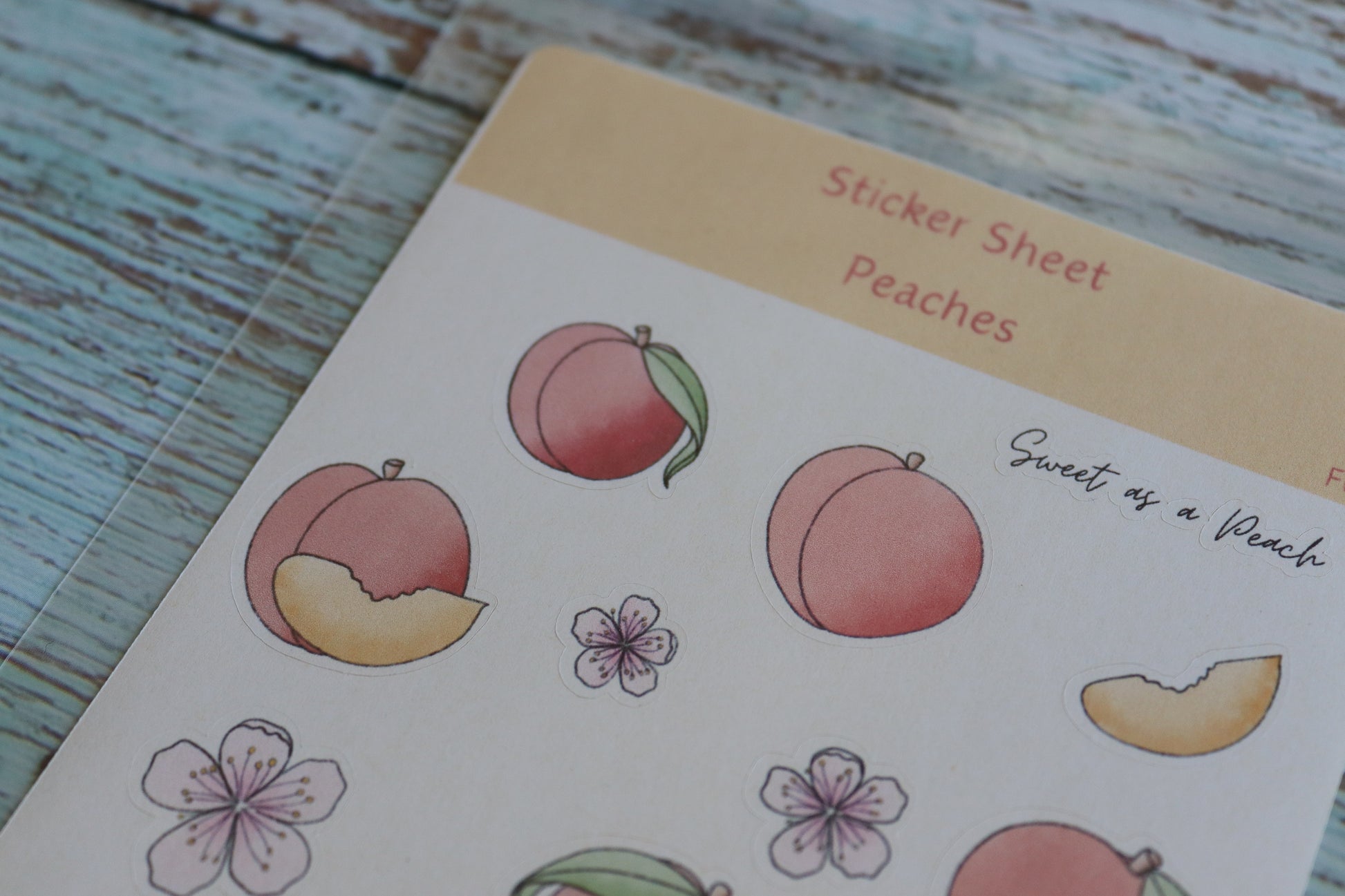 Detailaufnahme Stickerbogen Pfirsiche, handgemalt von namiDesign